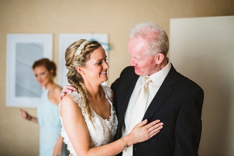 bride first look with dad,